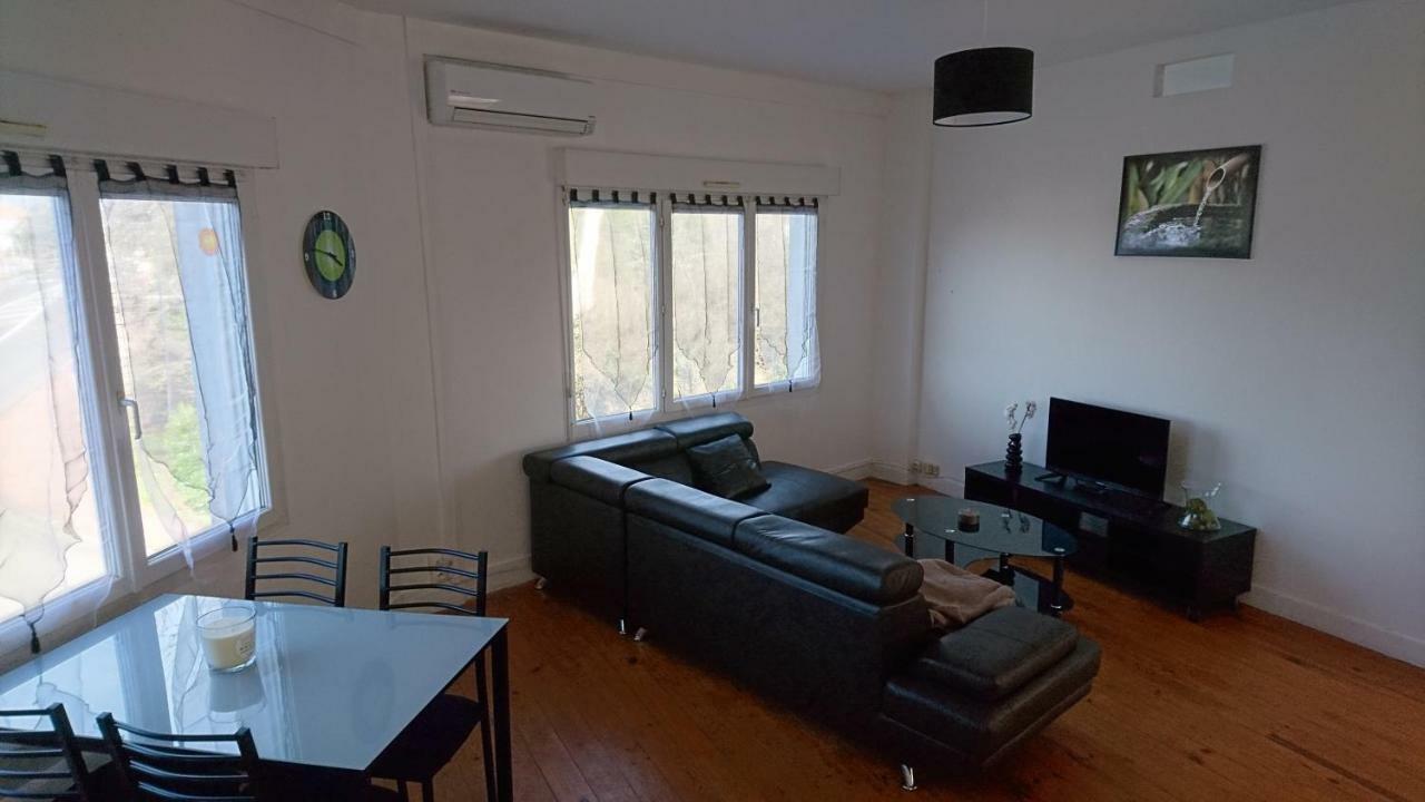 Appartement De 79 M² A 500 Metres De La Cure Jonzac Exterior photo
